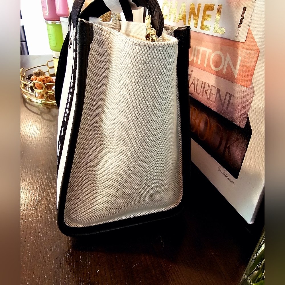 Kate Spade Kip Canvas Tote Bag. - Picture 4 of 9